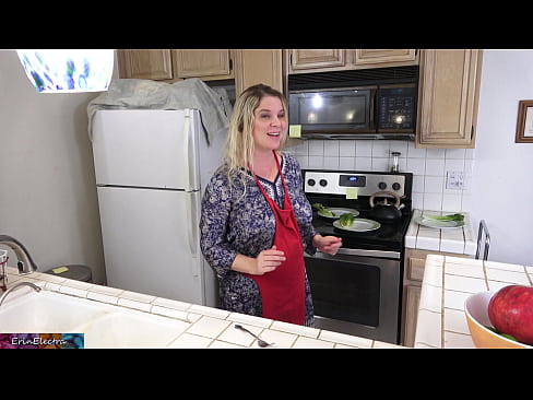 ❤️ Belle-mère qui le traie dans la cuisine avant son rendez-vous. ❌ Fuck vidéo at us fr.eviewporn-com.ru ❌❤