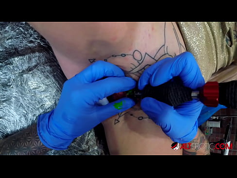 ❤️ Sully Savage, une chaudasse extrêmement tatouée, s'est fait tatouer le clitoris. ❌ Fuck vidéo at us fr.eviewporn-com.ru ❌❤